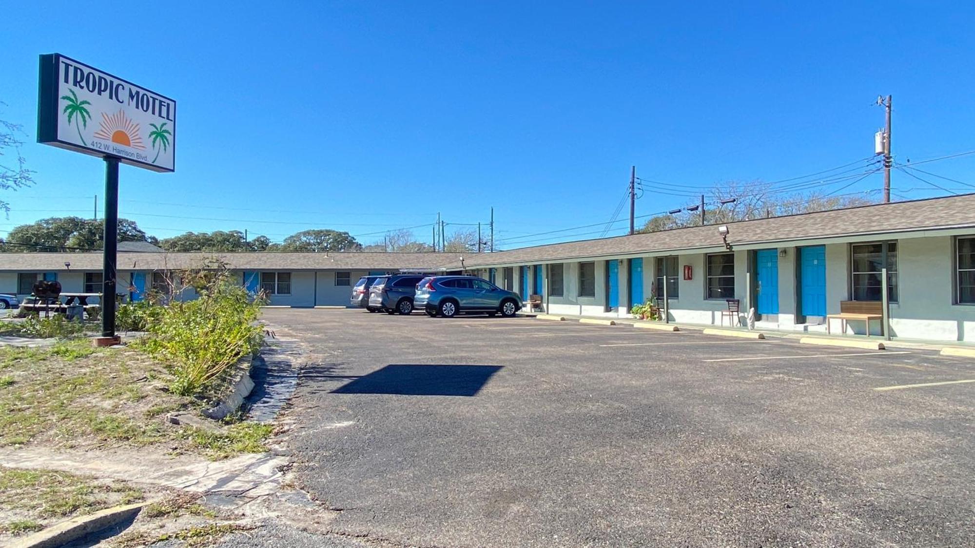 Tropic Motel 阿兰瑟斯帕斯 外观 照片