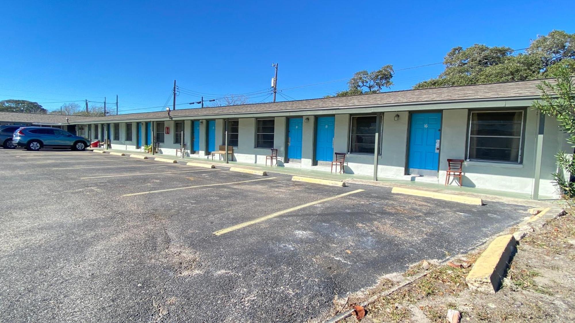Tropic Motel 阿兰瑟斯帕斯 外观 照片